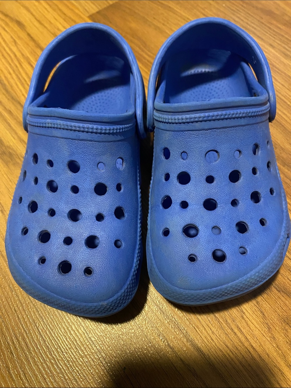✨8/$10. Toddler clogs. Size 9